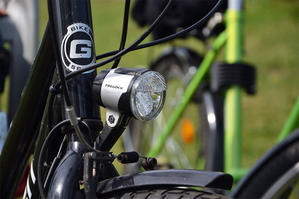 自転車ライトのおすすめと選び方！【防水仕様など最強ライトを紹介】